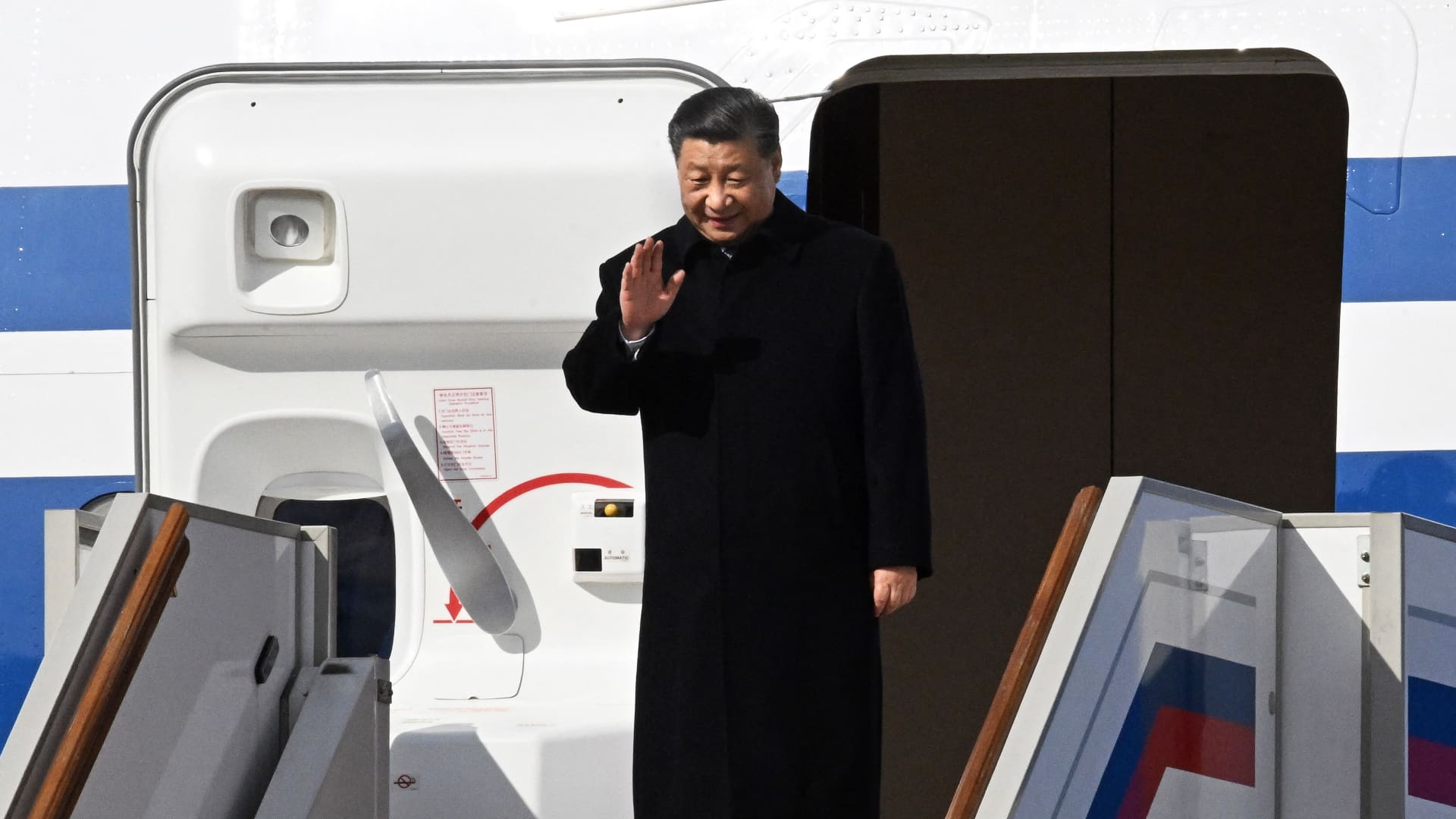 China's President Xi Jinping waves as he disembarks off his aircraft upon arrival at Moscow's Vnukovo airport on March 20, 2023.