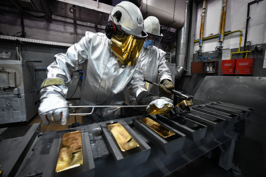 Want to invest in gold? Skip mining stocks, strategist says, and trade this instead
