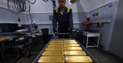 Gold wobbles as sticky inflation drives up US rate hike bets 