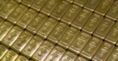 Gold survives Fed scare to move up on dollar, yields weakness 