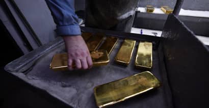 Gold set for best month in four as rate-hike cycle nears end