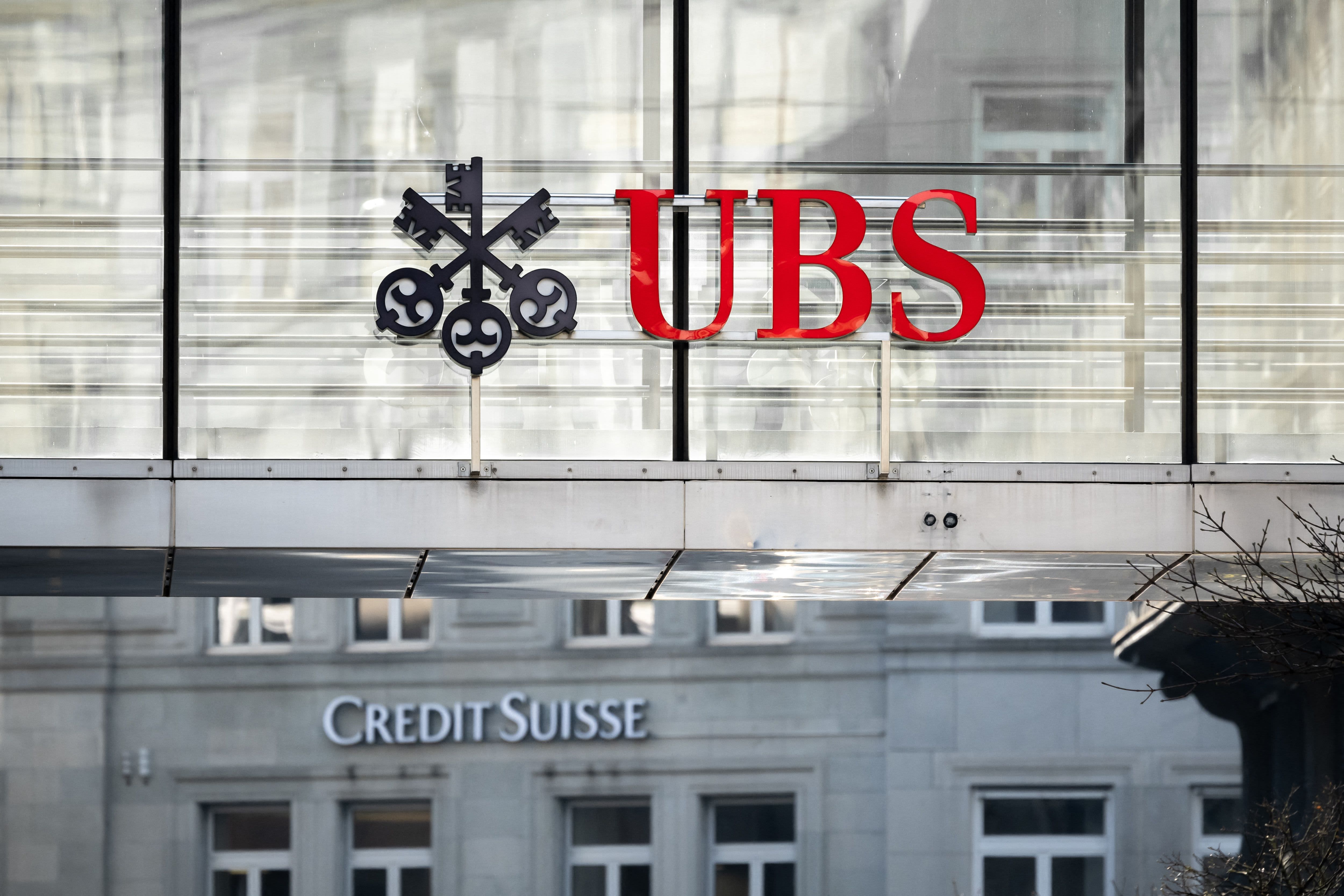 UBS und die Schweizer Regierung unterzeichnen eine Verlustschutzvereinbarung bezüglich der Übernahme der Credit Suisse