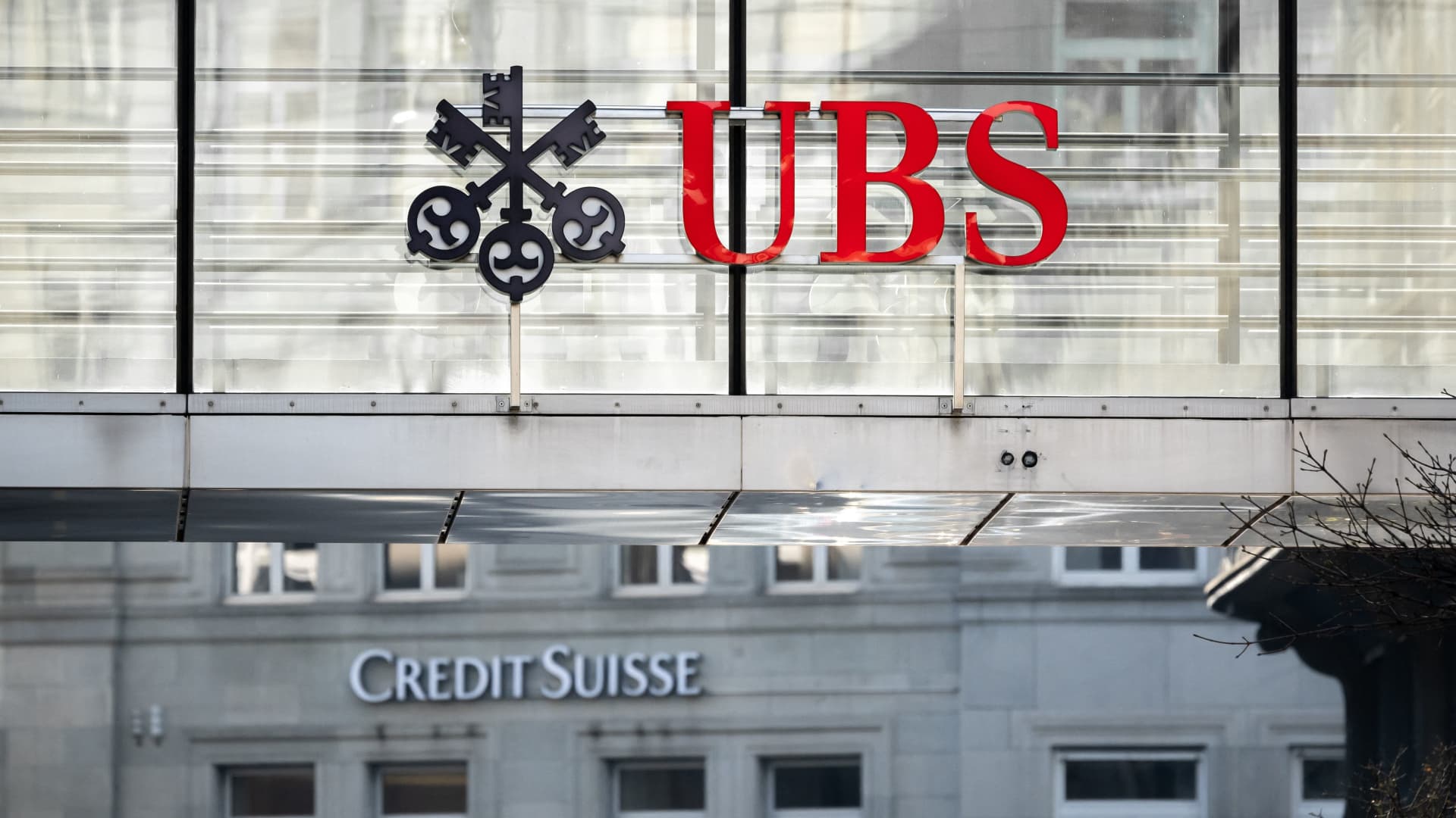 UBS and the Swiss government sign loss protection agreement over Credit Suisse takeover