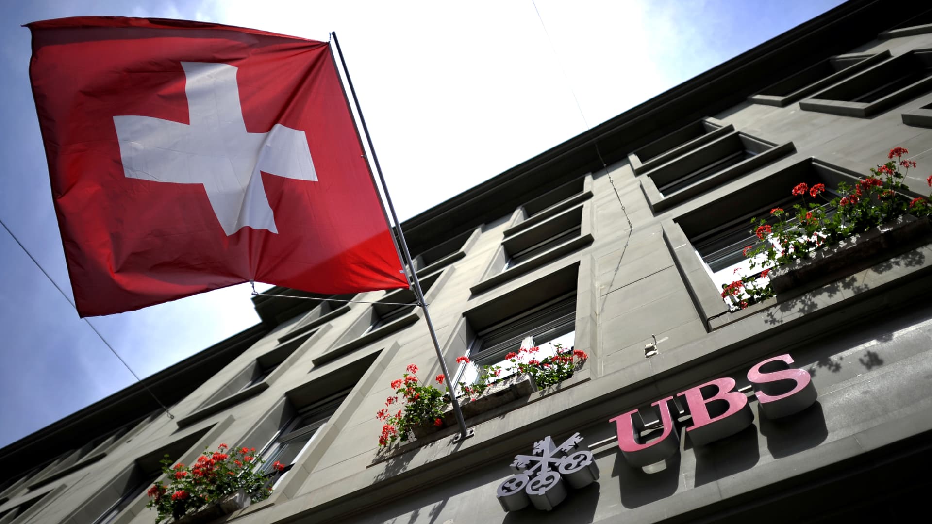 'A financial banana republic': UBS-Credit Suisse deal puts Switzerland's reputation on the line - CNBC