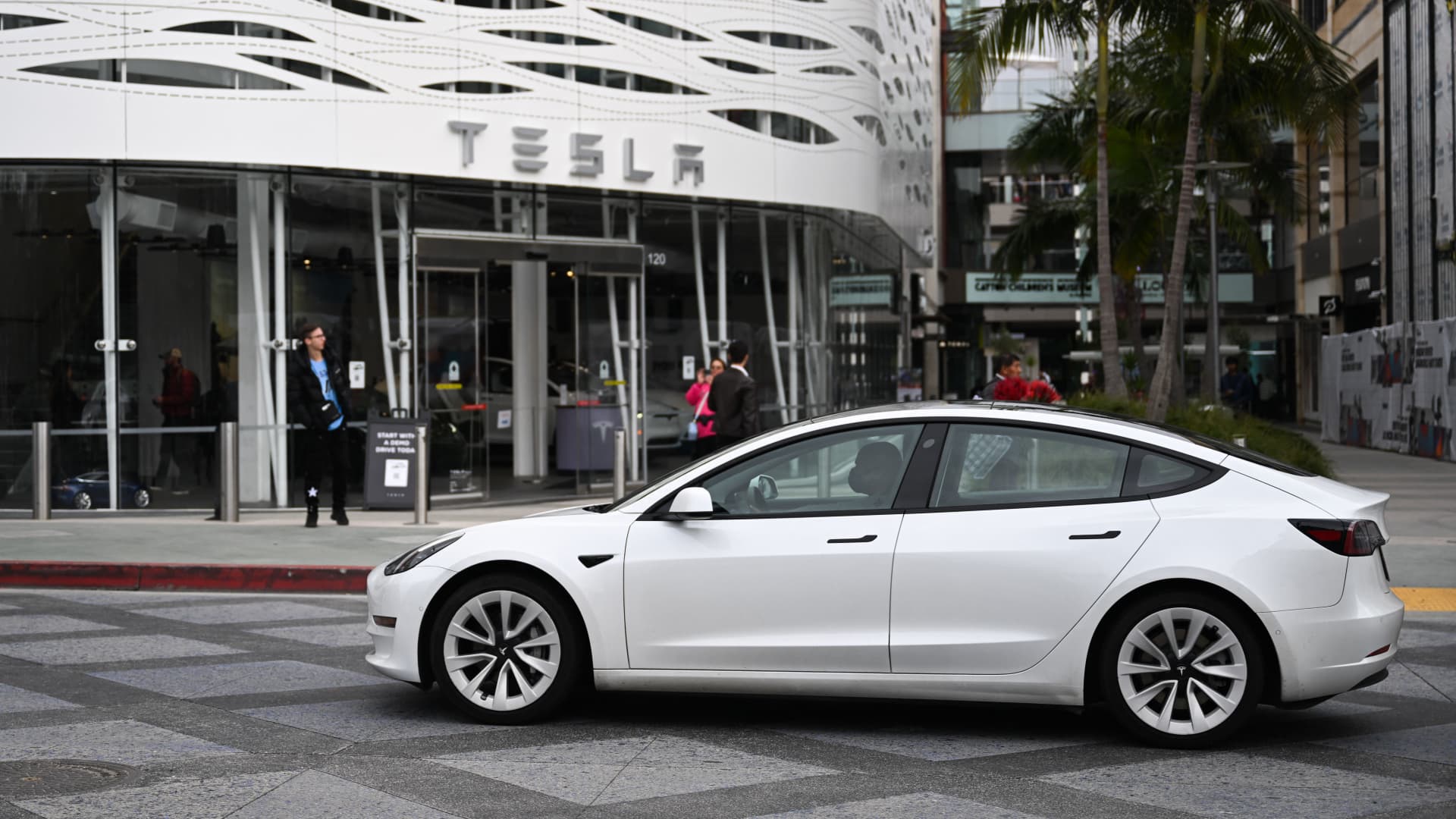 Tesla Cuts Prices for Fifth Time This Year