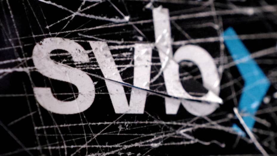 FOTO DE ARCHIVO: El logotipo destruido de SVB (Silicon Valley Bank) se ve en esta ilustración tomada el 13 de marzo de 2023. REUTERS/Dado Ruvic/Illustration/File Photo