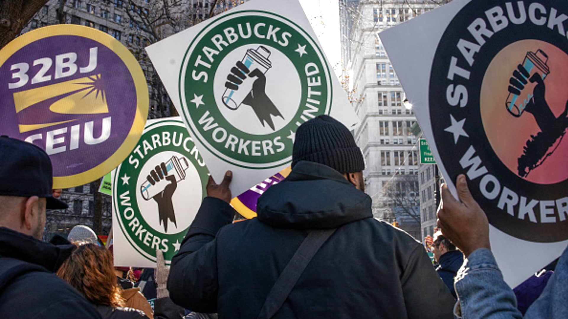 Starbucks shareholders to vote on proposals for labor probe, succession planning