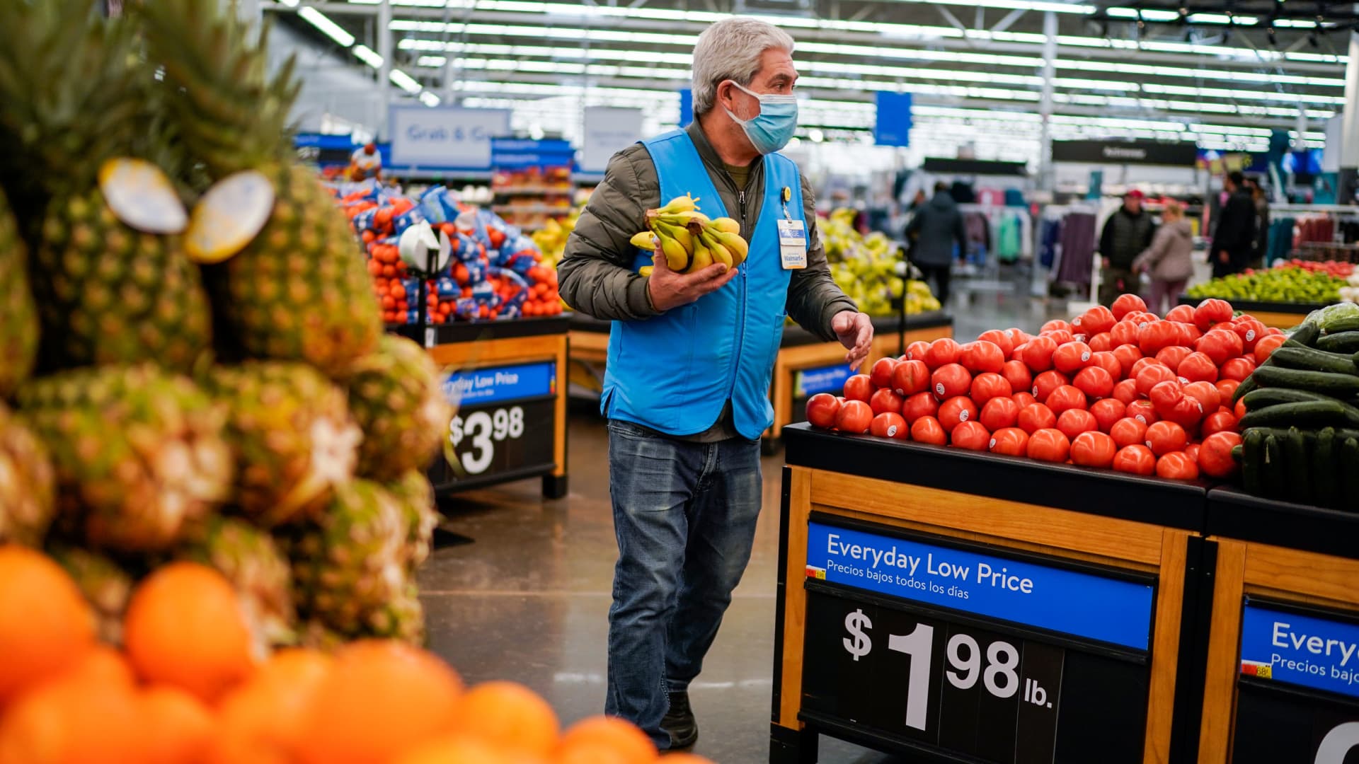 Walmart anuncia división de acciones 3 por 1 mientras las acciones alcanzan mínimos históricos
