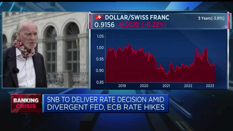 El inversor que predijo el declive de Credit Suisse dice que el modelo bancario suizo está 