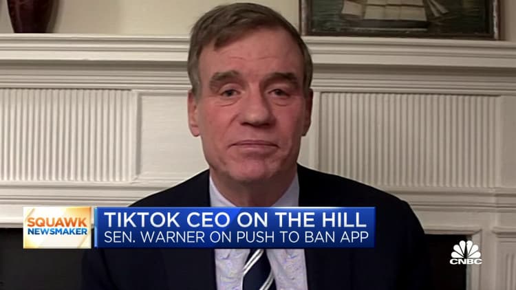 He aquí por qué el testimonio del CEO de TikTok en Capitol Hill tendrá poca credibilidad: Senador Warner