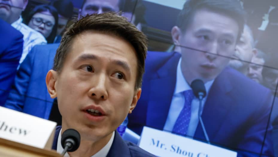 WASHINGTON, DC - MARCH 23: TikTok CEO Shou Zi Chew testifies before the House Energy and Commerce Committee in the Rayburn House Office Building on Capitol Hill on March 23, 2023 in Washington, DC. The hearing was a rare opportunity for lawmakers to question the leader of the short-form social media video app about the company's relationship with its Chinese owner, ByteDance, and how they handle users' sensitive personal data. Some local, state, and federal government agencies have been banning the use of T