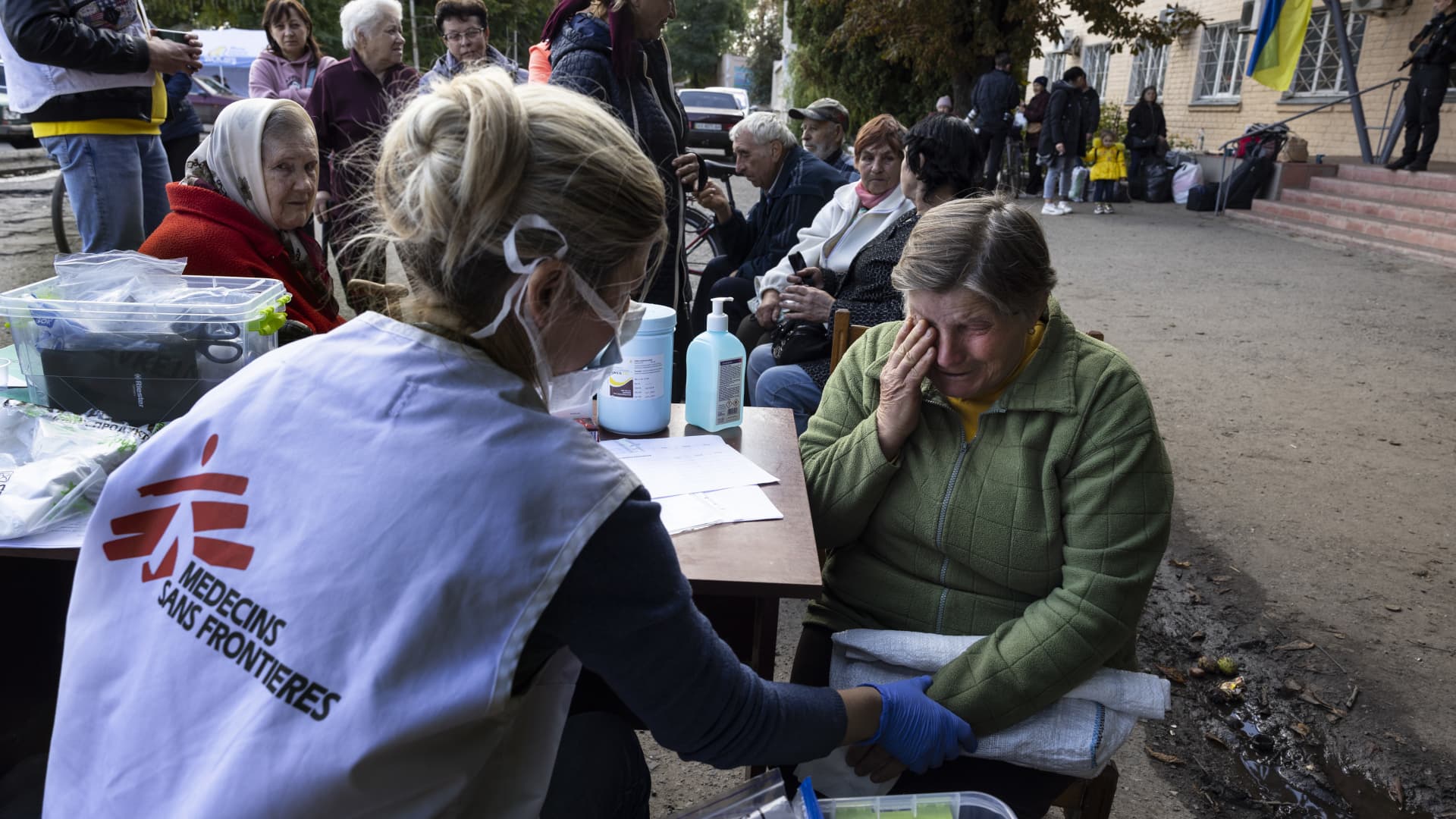 Ukraine war live updates: Over 8 million Ukrainians are now refugees; Kyiv may negotiate on Crimea