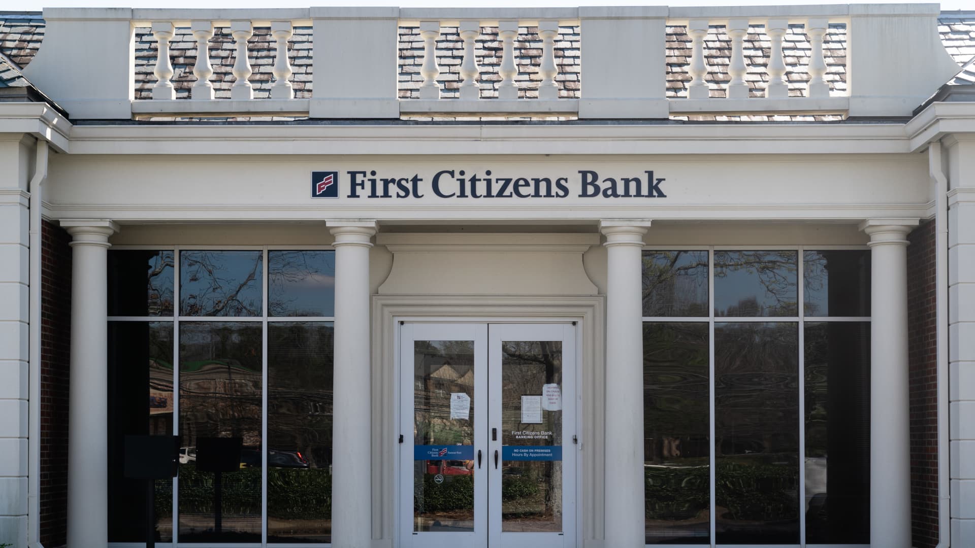 107215326 1679897023892 gettyimages 1249261678 FIRST CITIZENS BANK -