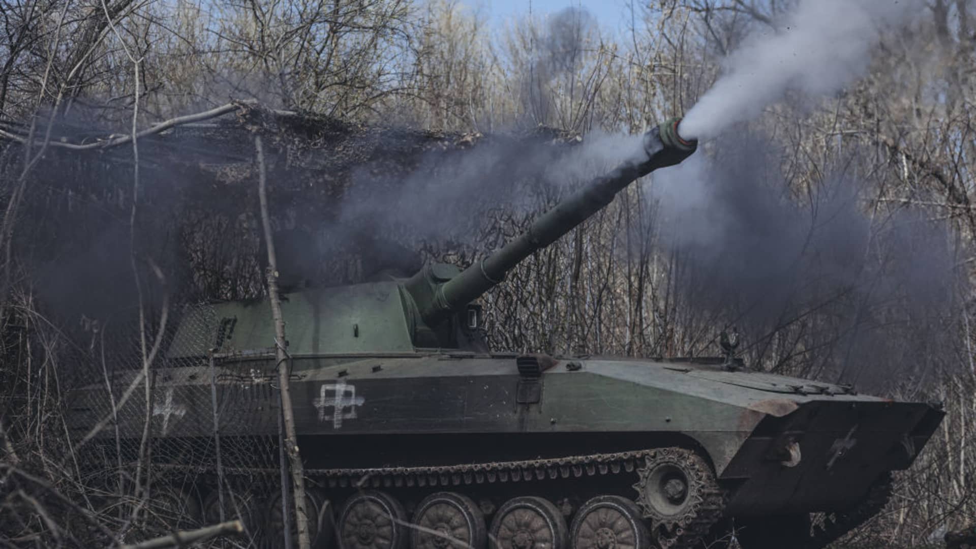 DONETSK OBLAST, UKRAINE - MARCH 26: 80th Brigade tank fires in the direction of Bakhmut, 26 March 2023 (Photo by Diego Herrera Carcedo/Anadolu Agency via Getty Images)