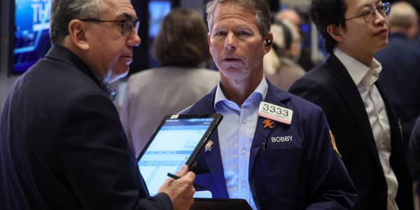 Investors believe the stock market is set for losses, and cash is best safe haven, CNBC survey shows