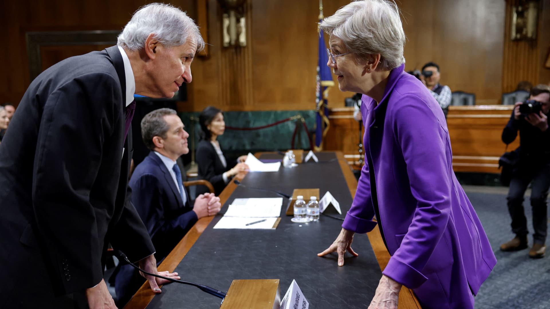 Senate Democrats led by Elizabeth Warren press federal bank regulators to implement stronger capital requirements