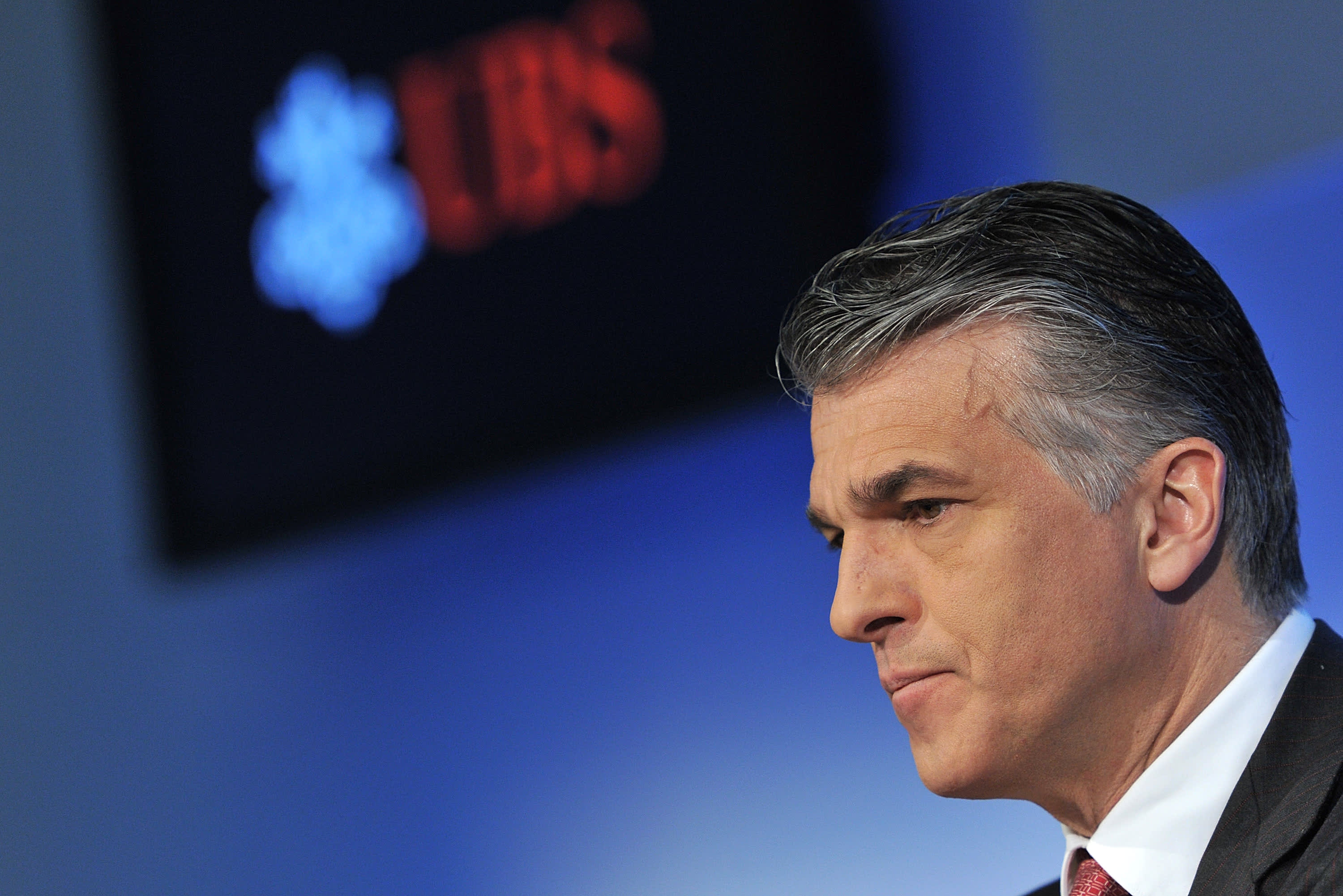 عين UBS سيرجيو إرموتي في منصب الرئيس التنفيذي الجديد للمجموعة ، بعد الاستحواذ على Credit Suisse