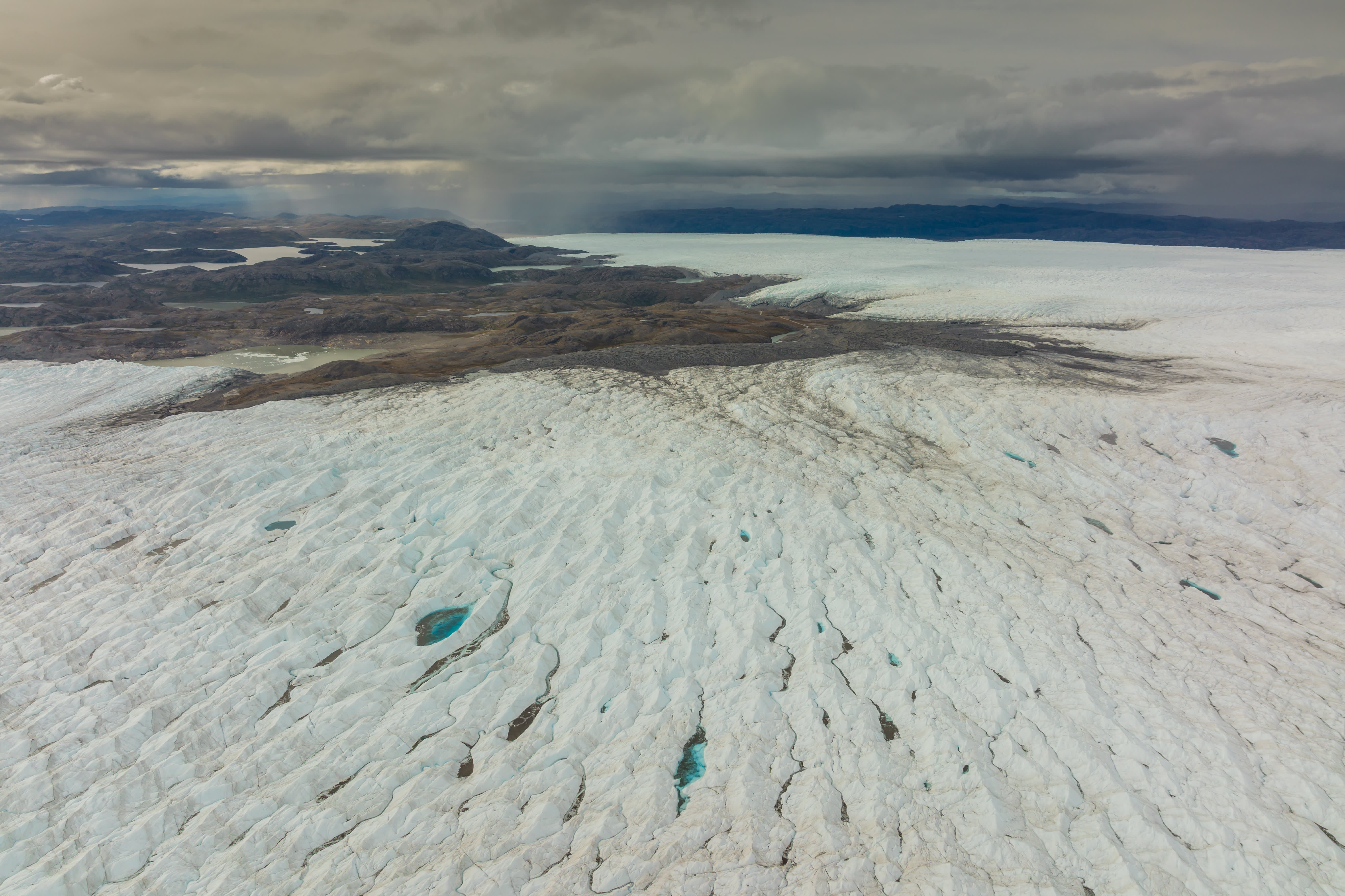 Ние сме на половината път до повратната точка за топенето на ледената покривка на Гренландия