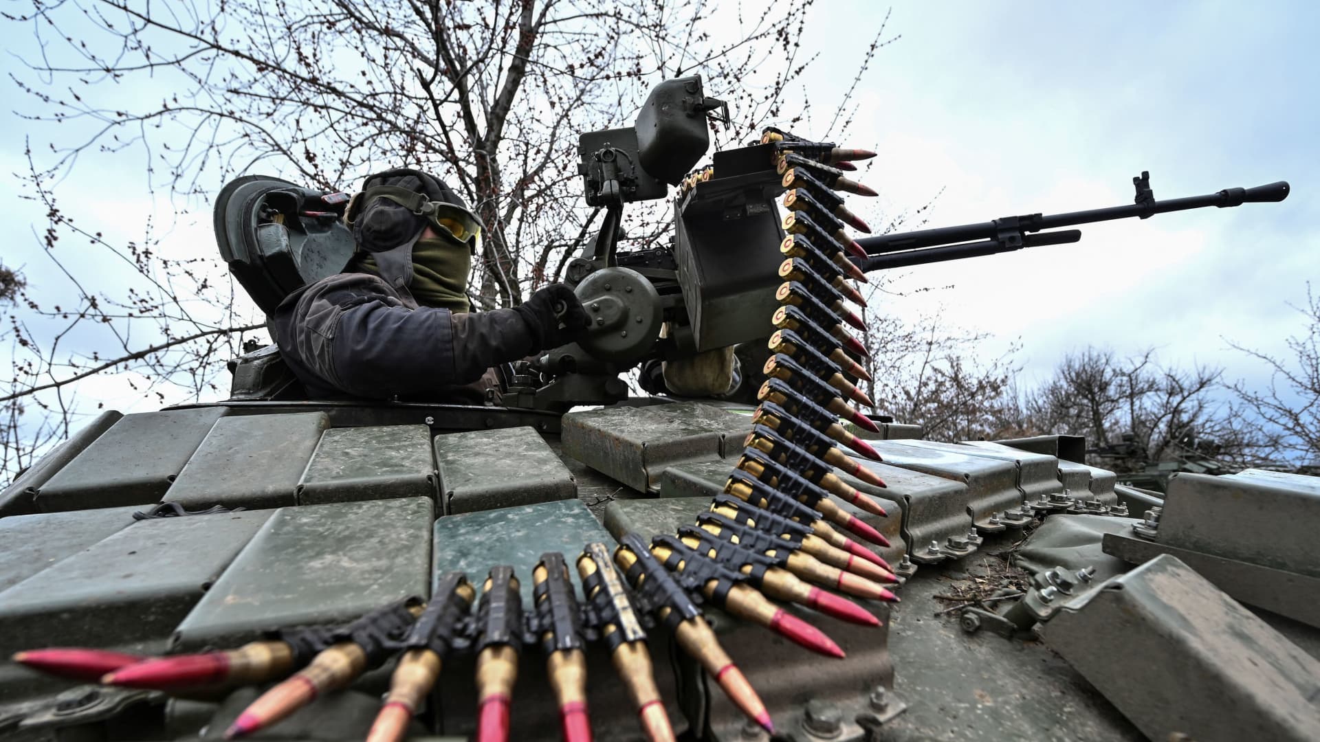 A Ukrainian serviceman checks a machine gun of a tank after loading ammunition during a military training near a front line, amid Russia's attack on Ukraine, in Zaporizhzhia region, Ukraine, March 29, 2023.