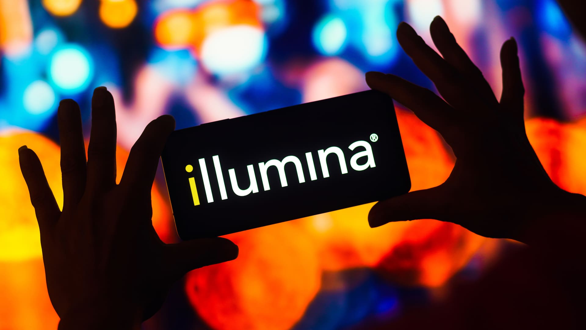 Illumina urges shareholders to reject Carl Icahn's board nominees as proxy fight heats up