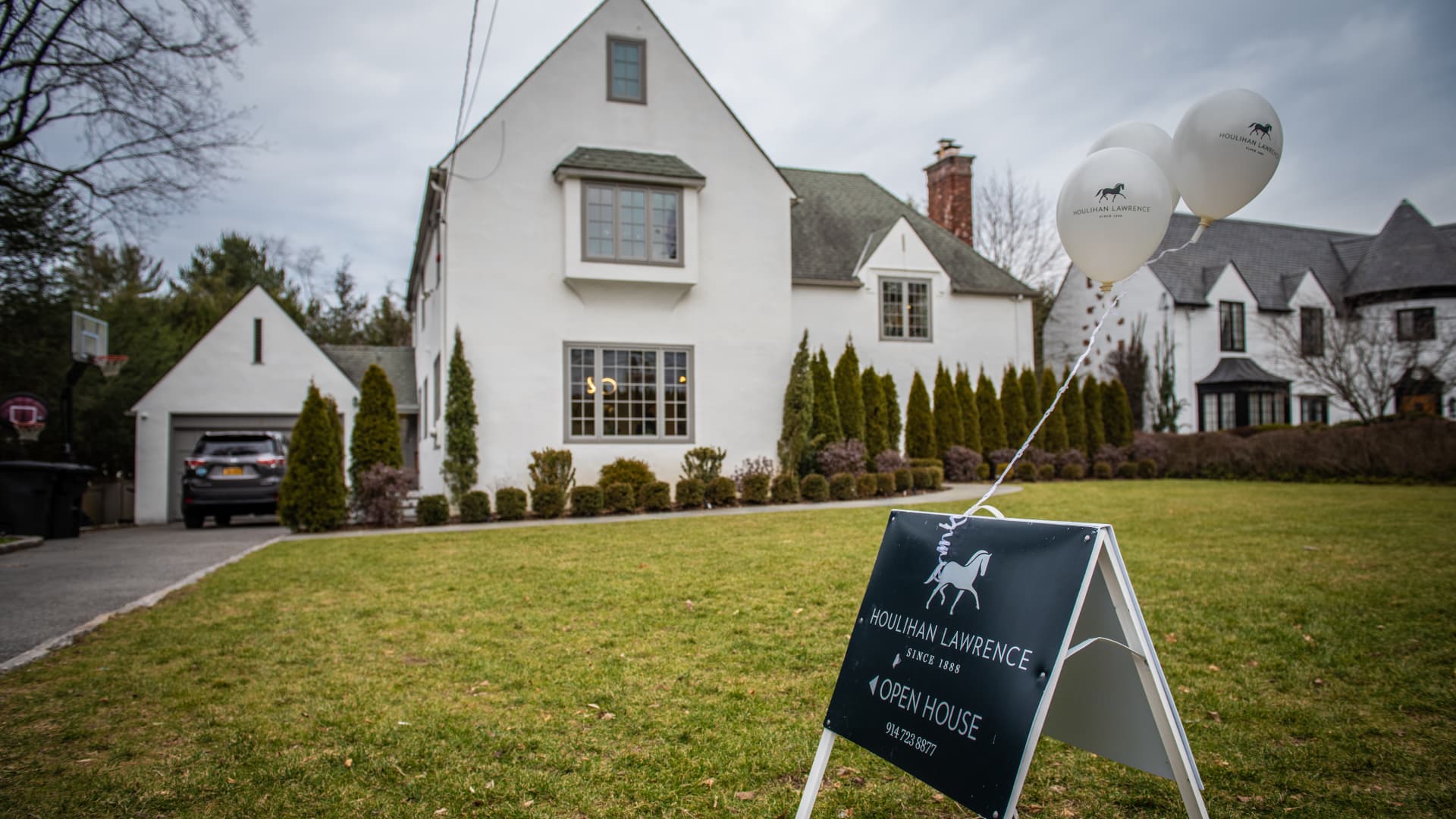Prospective buyers attend an open house at a home for sale in Larchmont, New York, US, on Sunday, Jan. 22, 2023. 