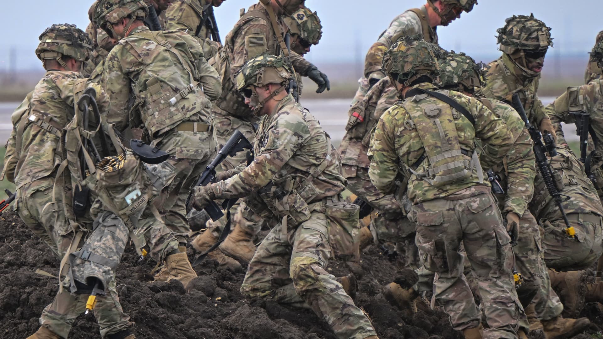 Soldiers take part in a demonstration of the US Army 101 Airborne division during the brigade rotation at Mihail Kogalniceanu Air Base (RoAF 57th Air Base) near Constanta, Romania on March 31, 2023.
