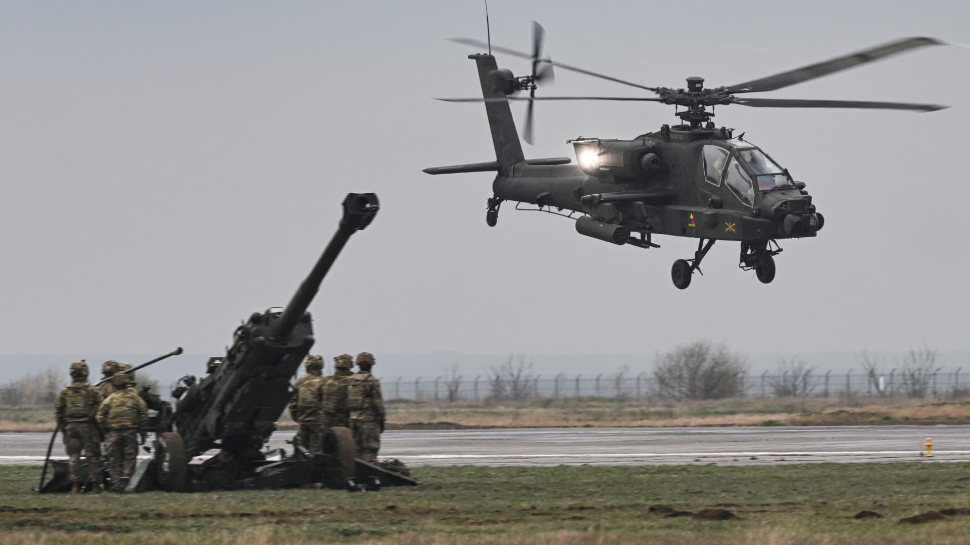 An Apache helicopter takes off during a demonstration as part of the rotation of US troops of the US Army 101 Airborne division at Mihail Kogalniceanu Air Base (RoAF 57th Air Base) near Constanta, Romania on March 31, 2023. 