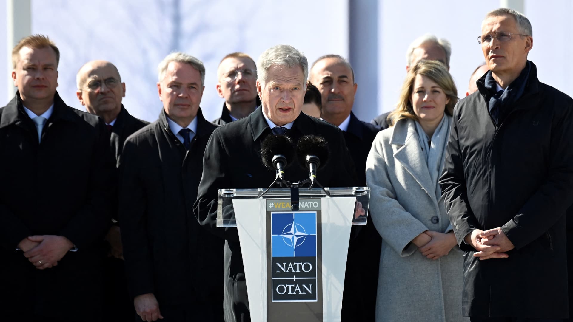 Finland's President Sauli Niinisto (C) delivers a speech at the ceremony to install the Finnish national flag at the NATO headquarters in Brussels, on April 4, 2023. - Finland on April 4, 2023 became the 31st member of NATO, wrapping up its historic strategic shift with the deposit of its accession documents to the alliance. 