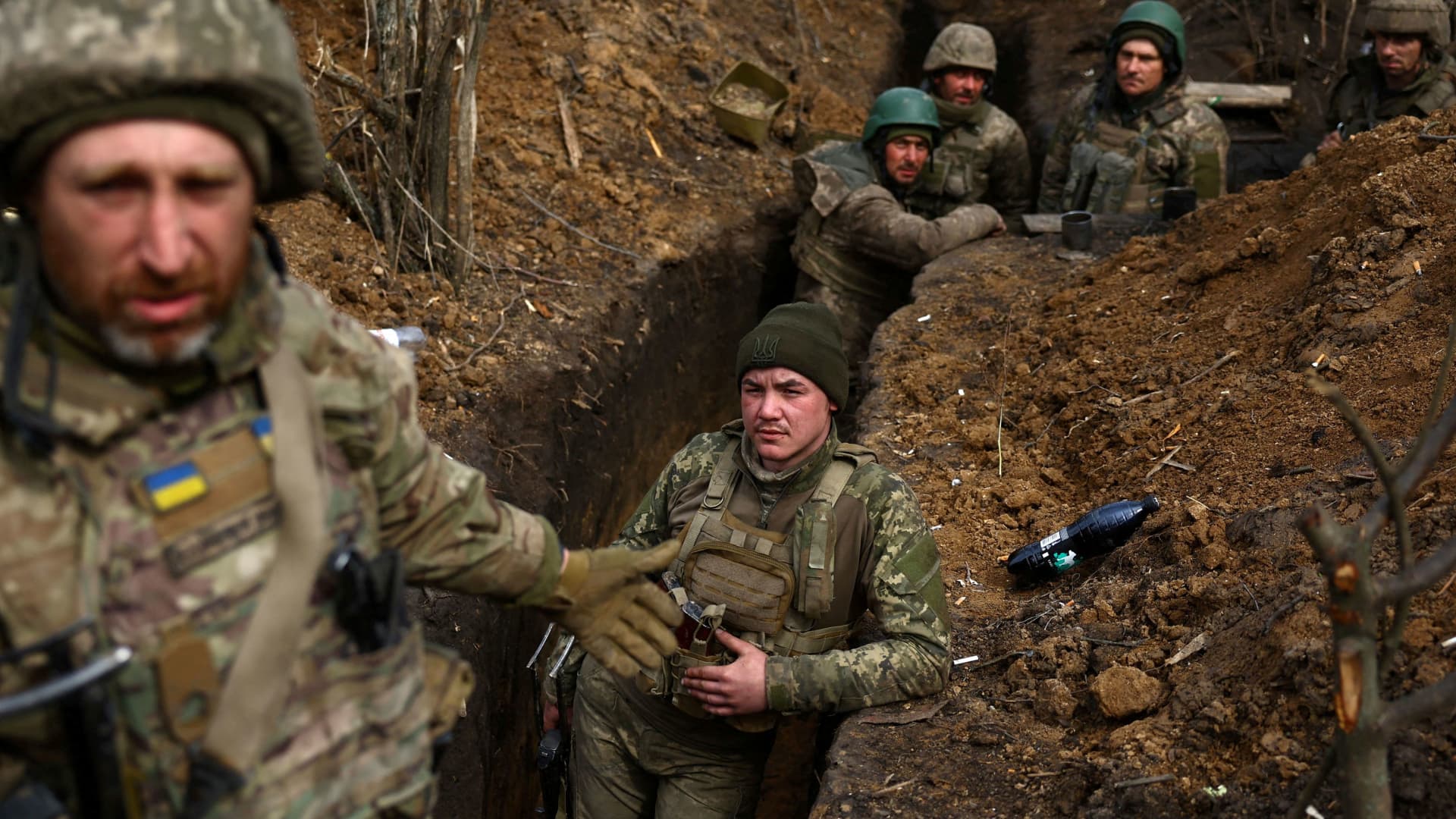 Ukrainian service members from 28th mechanised brigade remain in their trenches after incoming fire at the frontline, amid Russia’s attack on Ukraine in the region of Bakhmut, Ukraine, April 5, 2023. 
