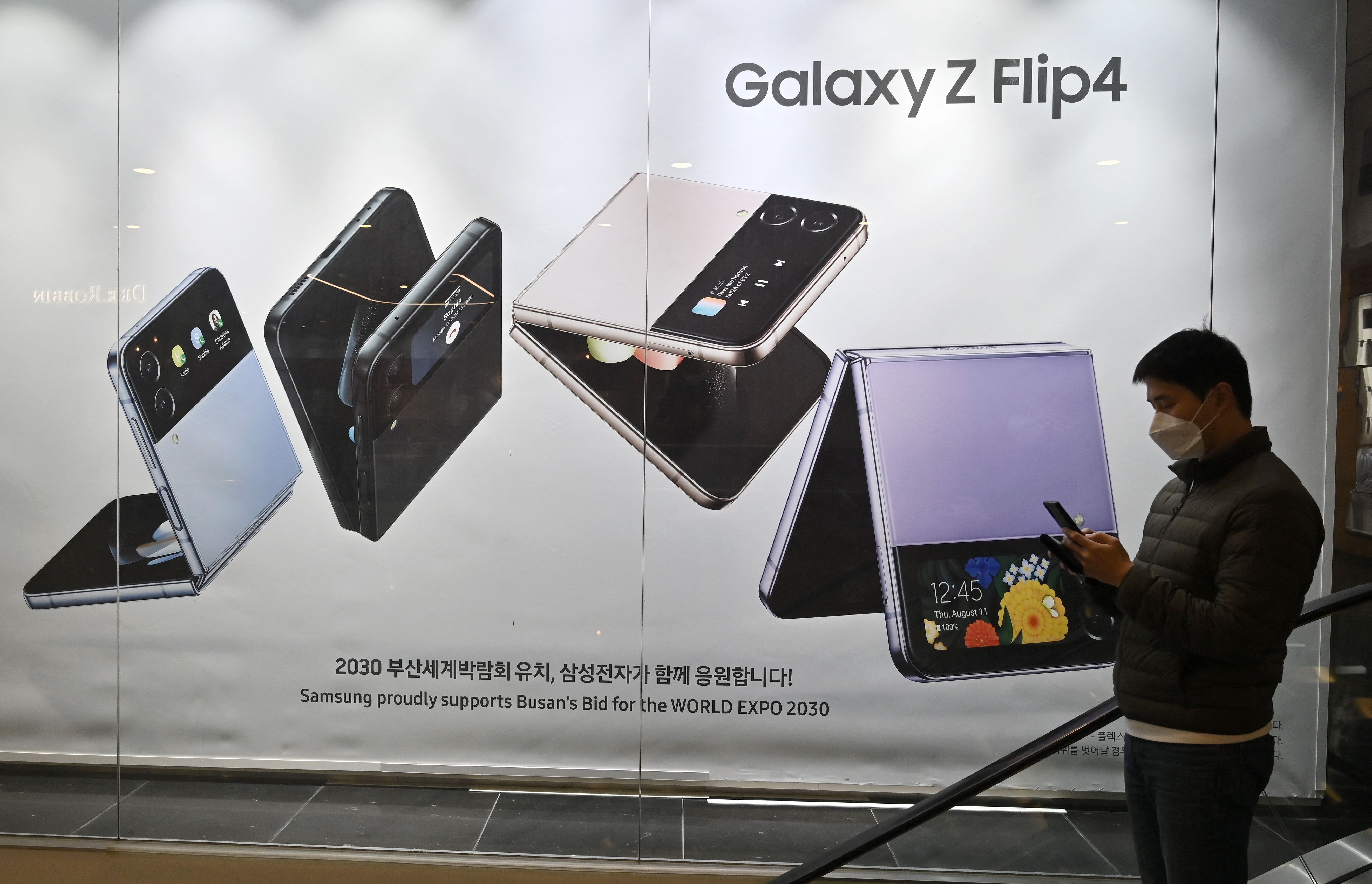Photo of Samsung Electronics sagt, dass der Gewinn im ersten Quartal wahrscheinlich um 96 % gesunken ist, da die Chip-Schwemme die Preise drastisch senkt