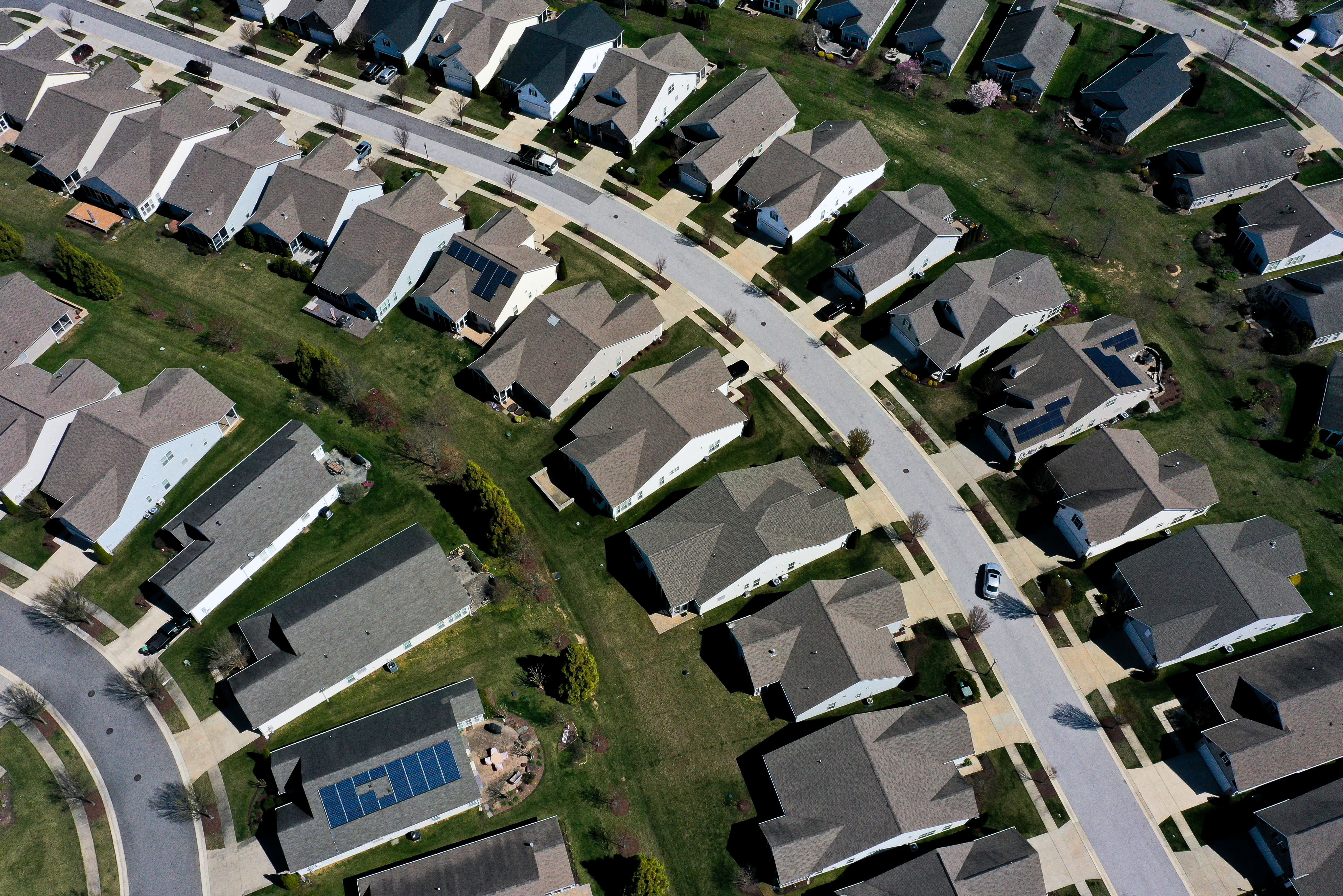 تراجعت مبيعات المنازل في مارس وسط تقلبات في معدلات الرهن العقاري