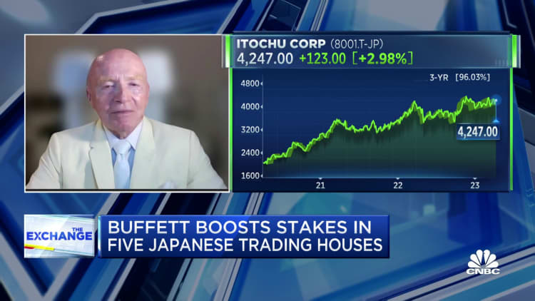 Buffett's Japanese stock purchases could indicate a bigger plan, says Mobius Capital's Mark Mobius