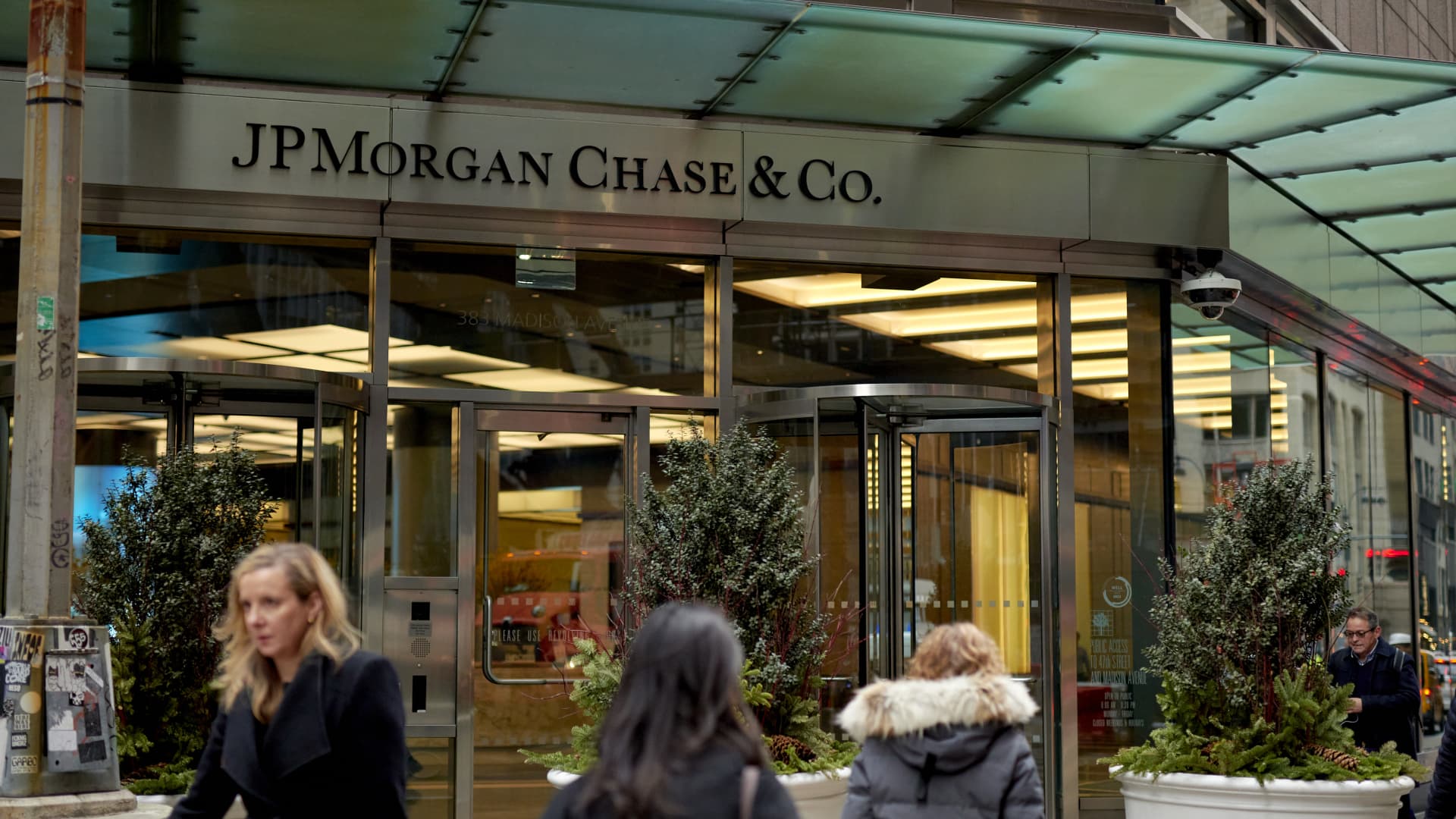 JPMorgan Chase cut about 500 jobs this week, including technology and operations roles