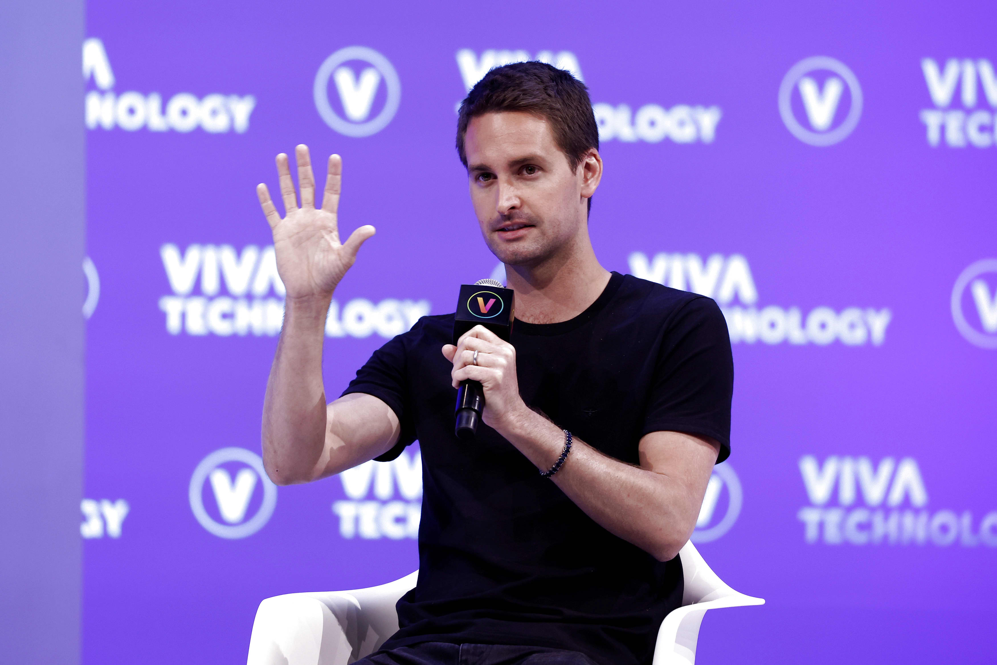 Snap Shares Plummet After Q4 Earnings Report - The New York Times