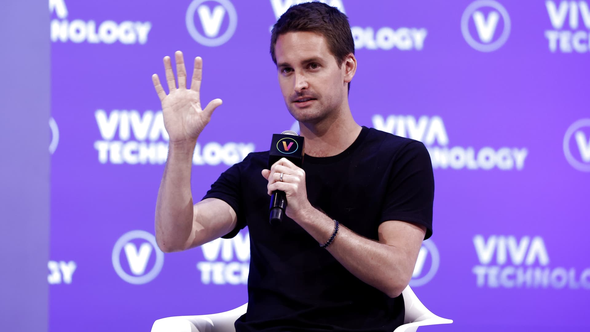 Snap plunges 30% on revenue miss and light steering, as Middle East conflict creates 'headwind'