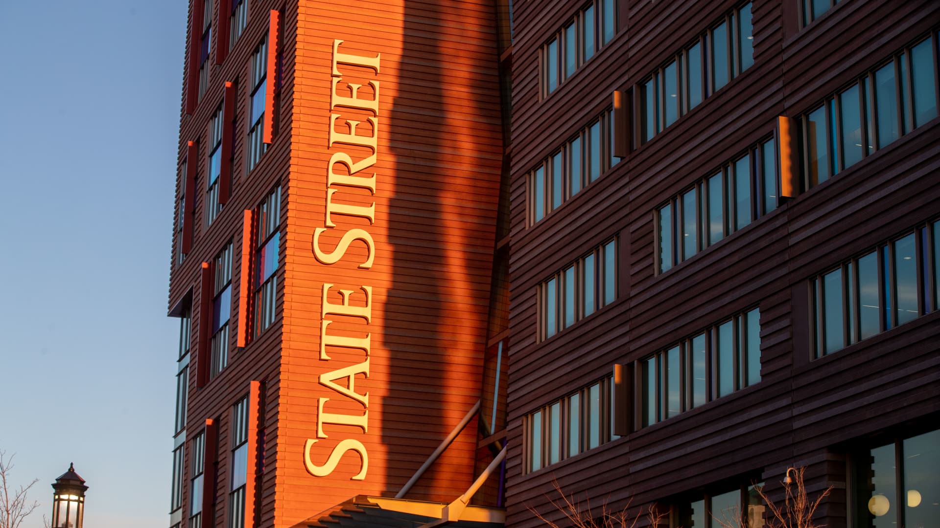 State Street is cutting fees on 10 funds worth more than $70 billion combined