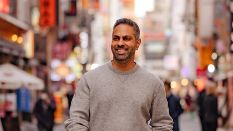 Ramit Sethi: Avoid These 3 Toxic Beliefs About Money To Build Wealth