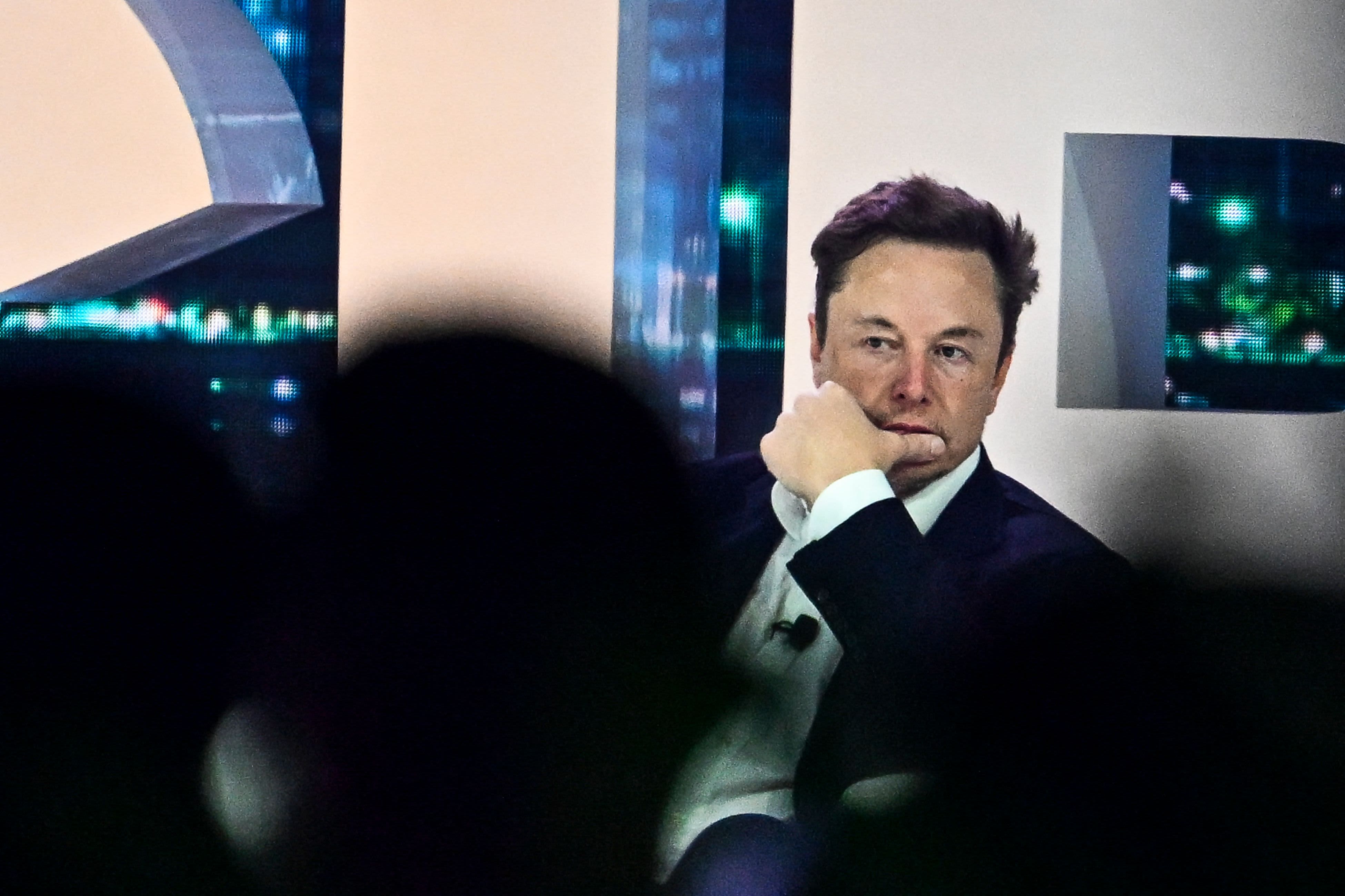 Elon Musk találkozott Schumerrel, hogy megvitassák az AI szabályozását