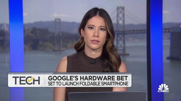 Google sluit hardwareweddenschap met opvouwbare smartphone