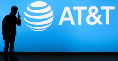 AT&T shares sink after company posts softer than expected revenue, cash flow