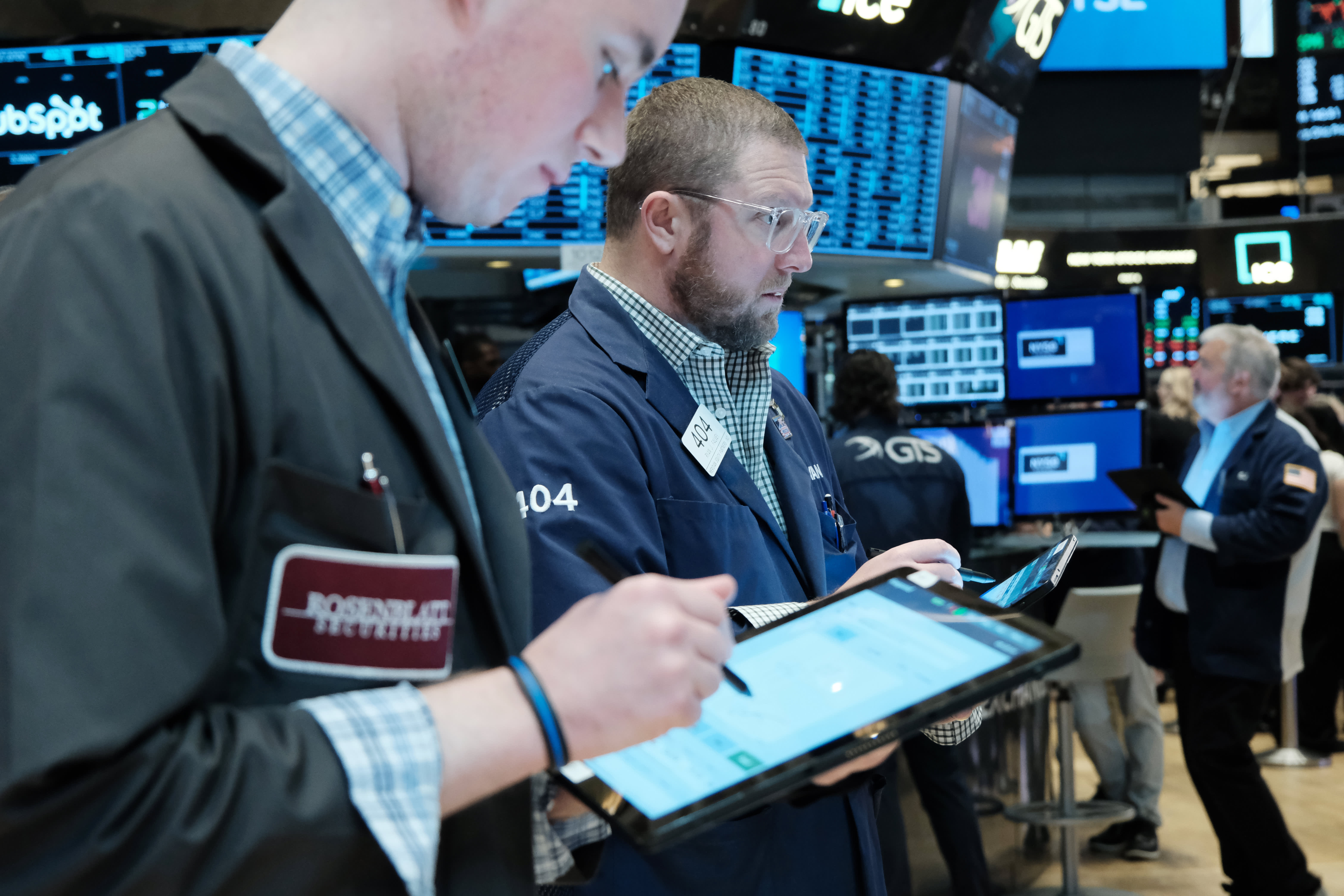 Stock futures drop as Wall Street awaits tech earnings