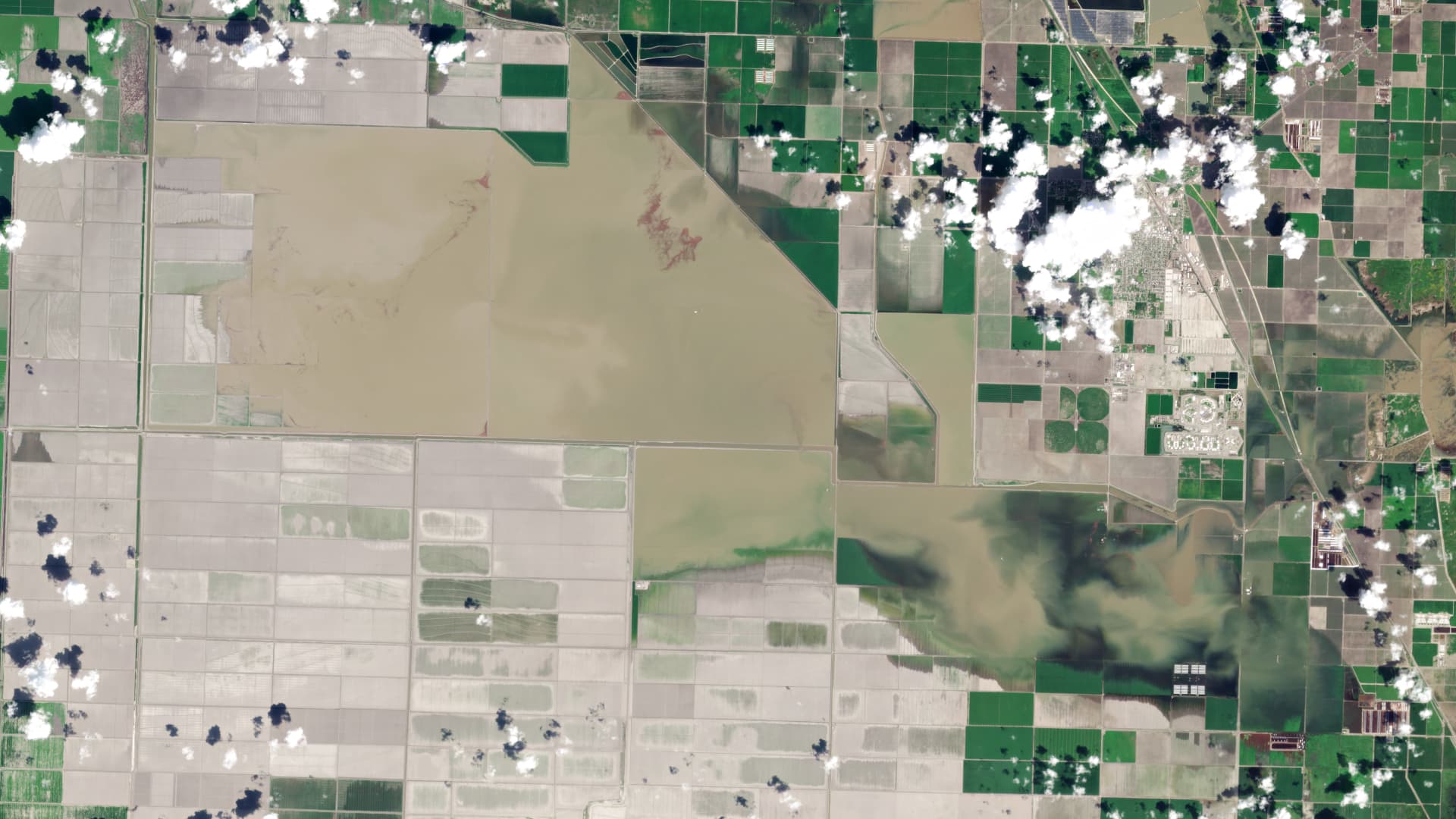 Satellite images show miles of flooding after California's Tulare Lake returns.