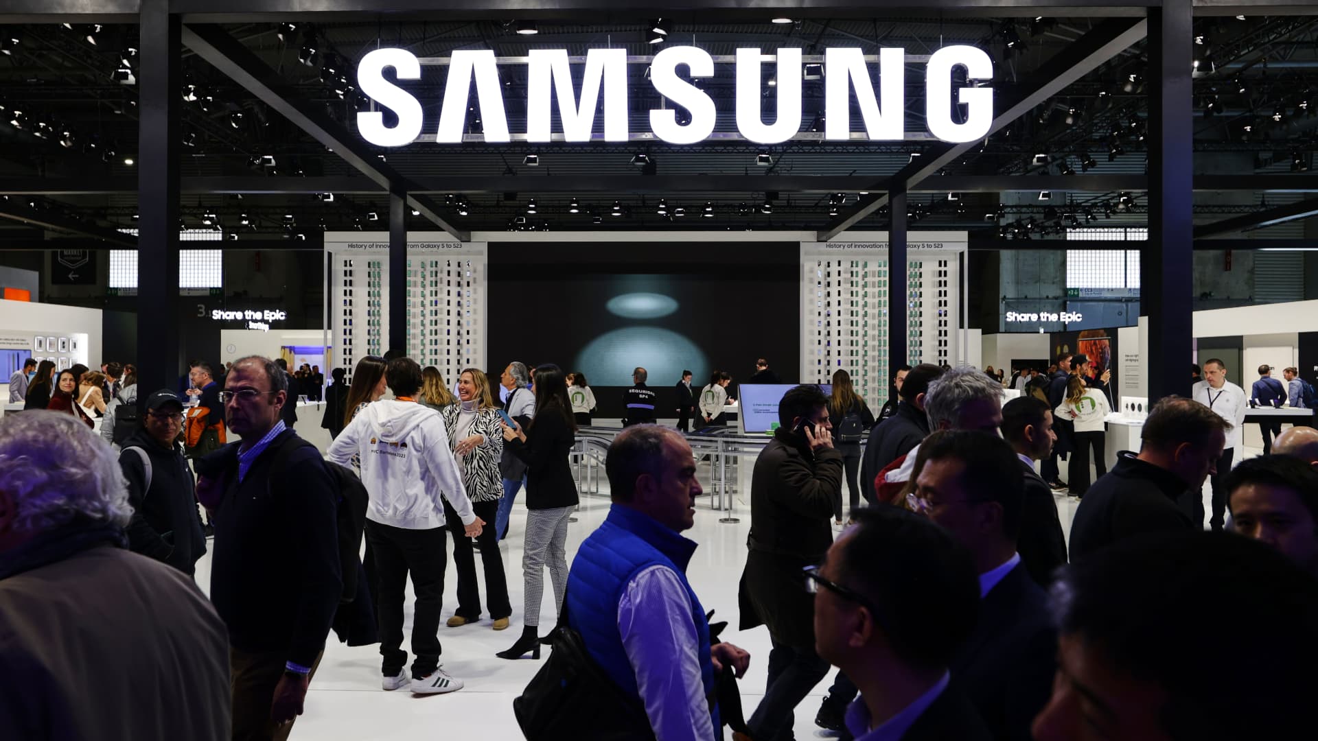 Samsung's profit plunged 95% amid weak memory chip demand