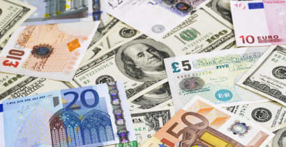 Dollar gains versus euro as Israel-Palestinian conflict spurs safety bid