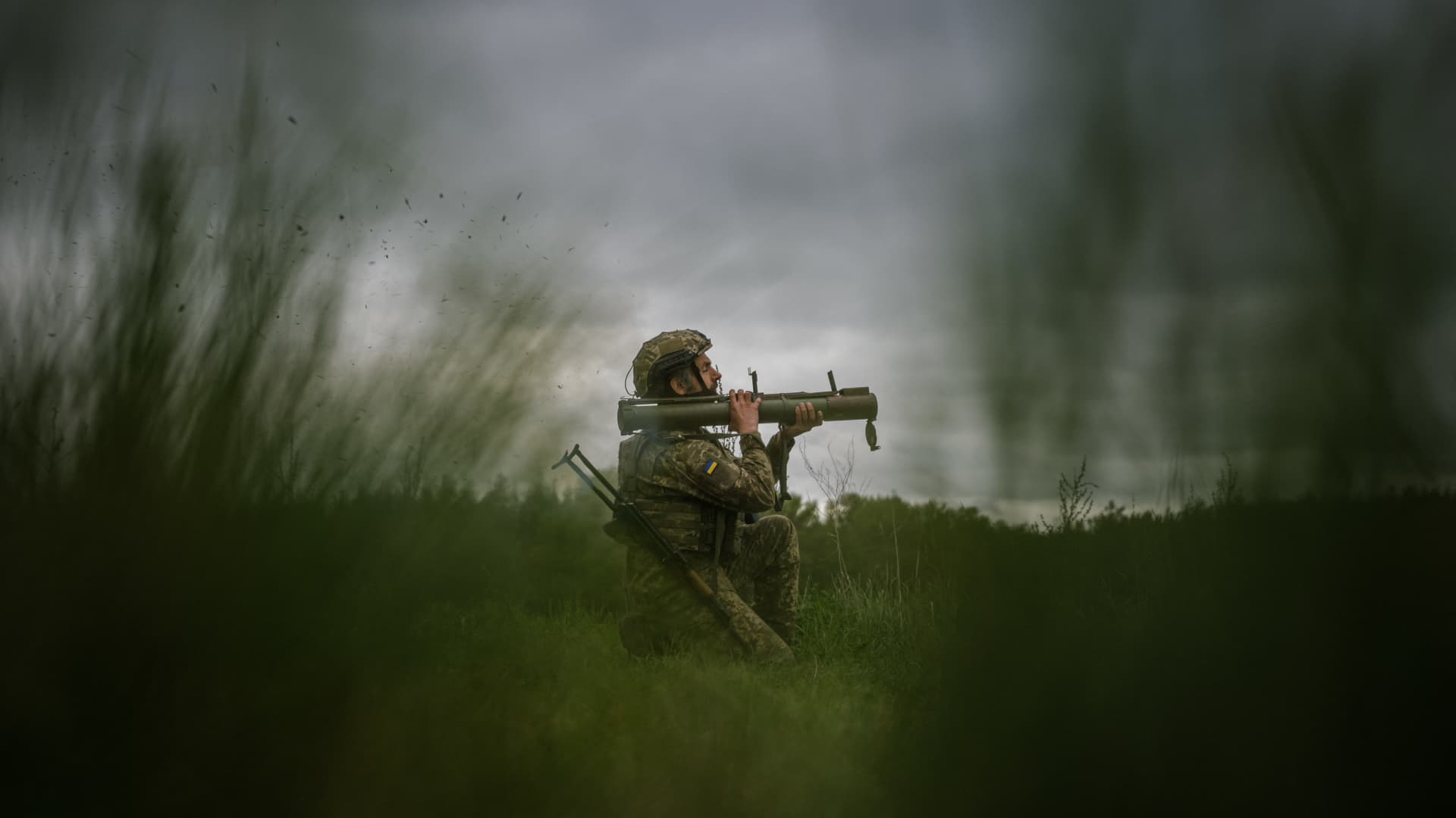 A Ukrainian serviceman fires a rocket launcher during a military training exercise in the Kharkiv region on May 1, 2023, amid the Russian invasion of Ukraine. 