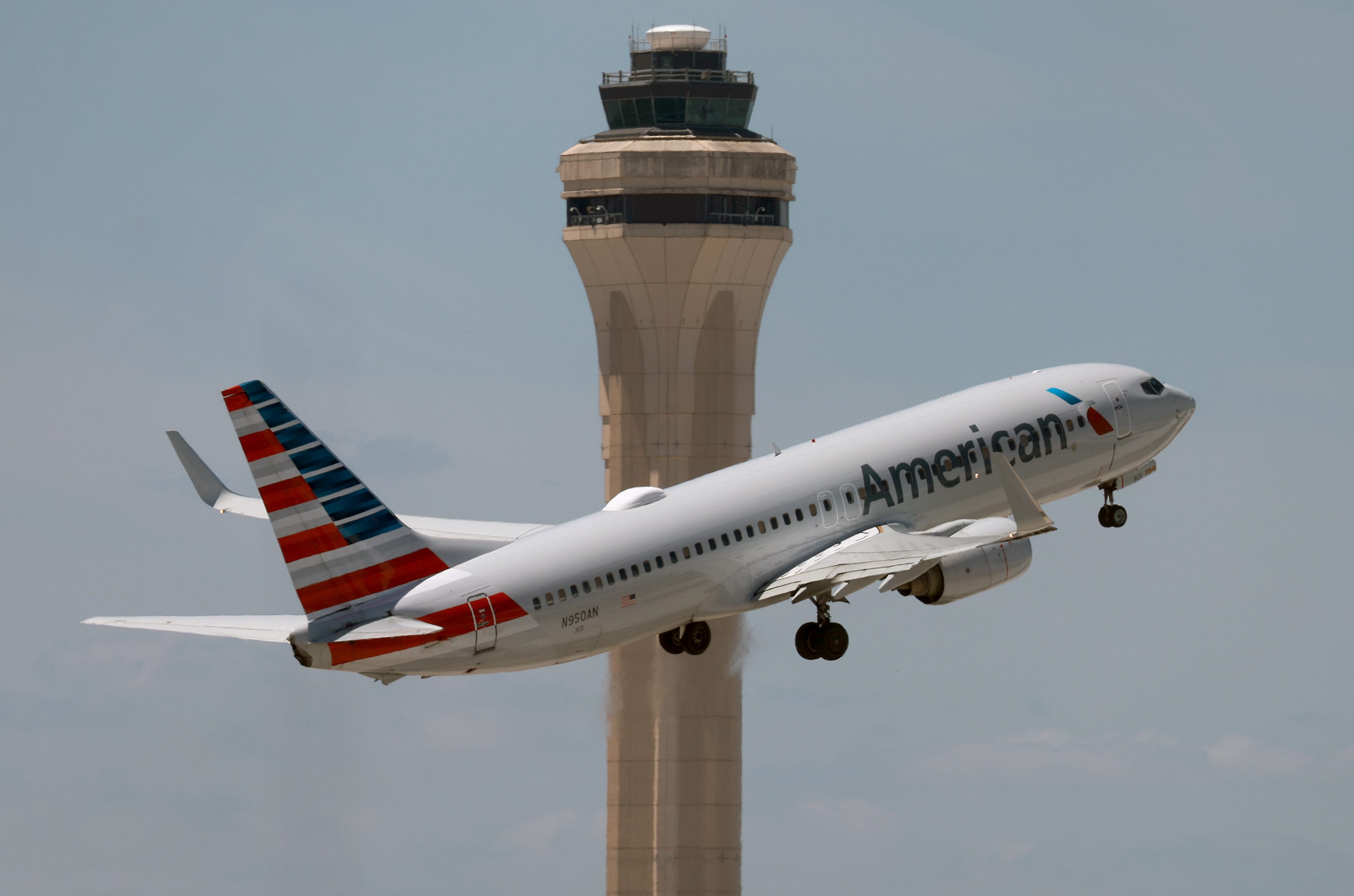 American Airlines pilots agree to a high-paying job deal