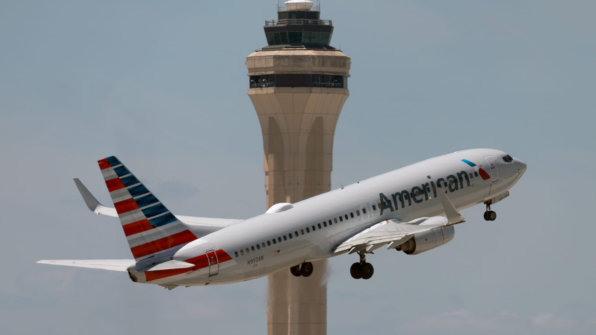 American Airlines pilots approve sweetened labor deal with big raises