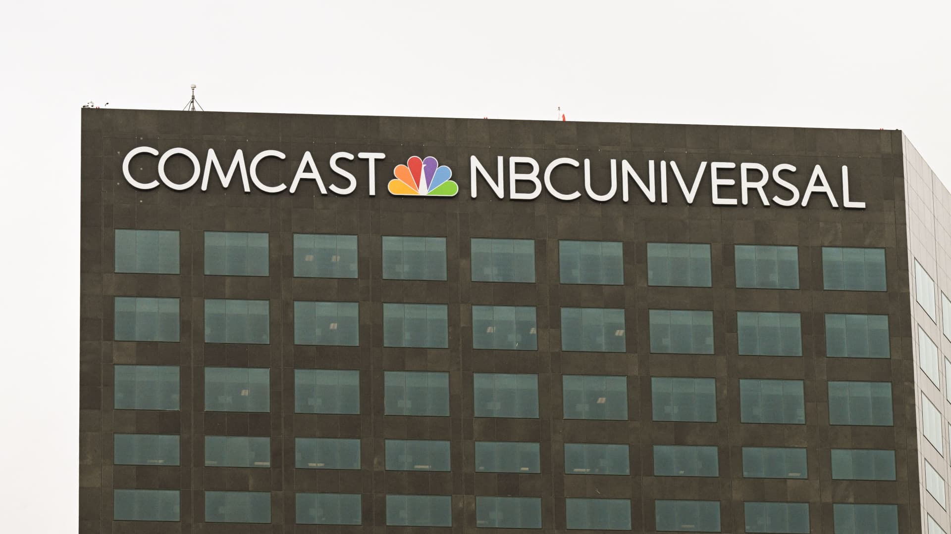 Comcast beats expectations as higher prices offset slowing broadband growth