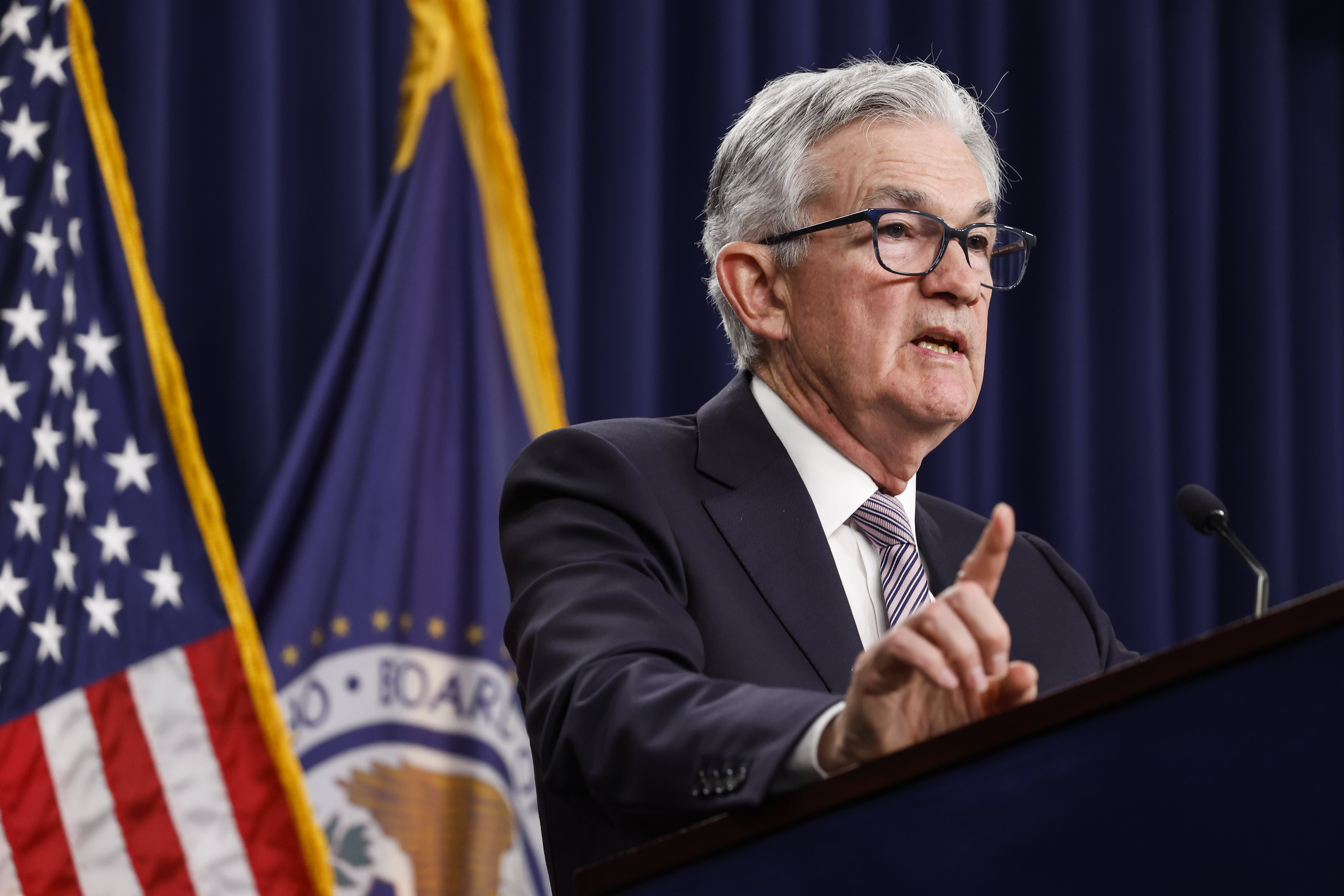 El presidente de la Fed, Powell, califica la inflación de «muy alta» y advierte que «estamos listos para aumentar aún más las tasas de interés»