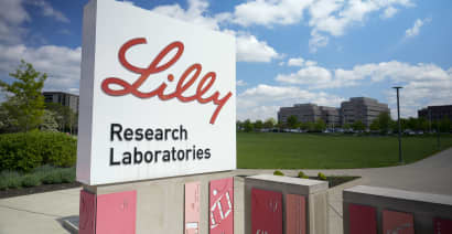 Eli Lilly climbs on win for rival obesity drug, and we still feel good about Abbott